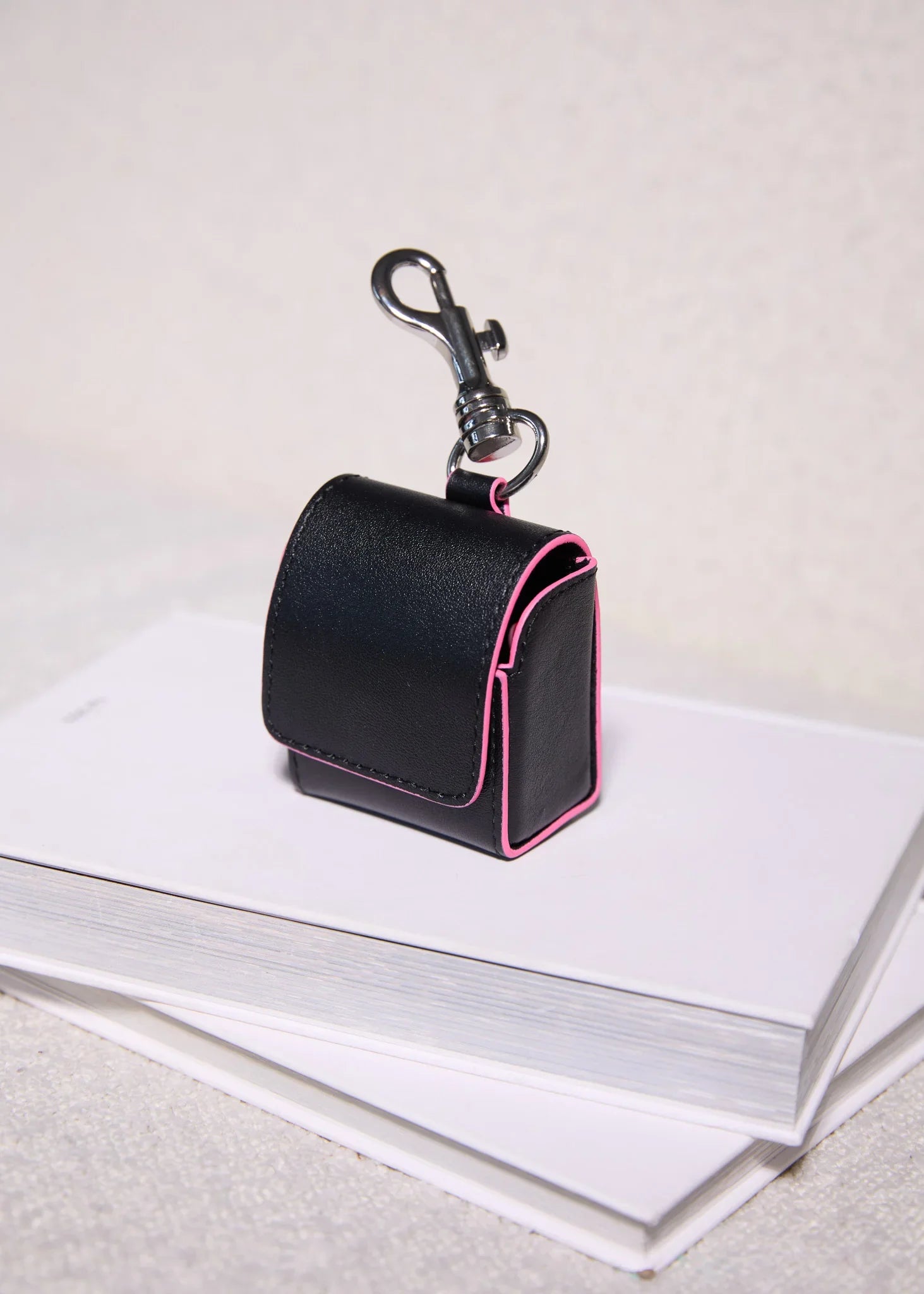 MILO Dog Waste Bag Holder with Raspberry Trim