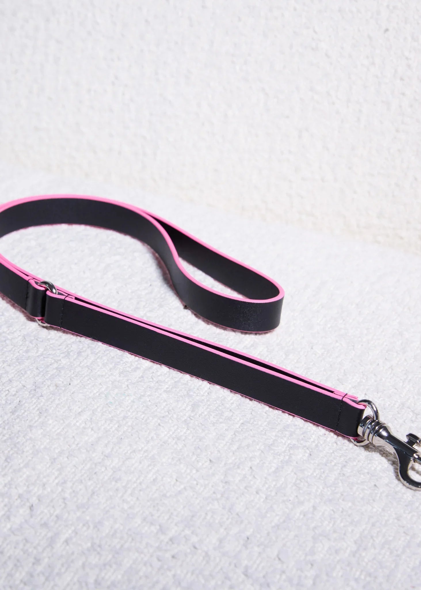 MILO Hands-free Body Strap with Raspberry Trim