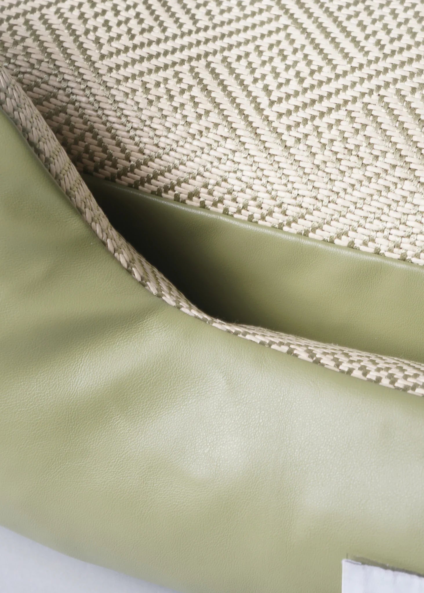 JUNO Natural Jute Odour Control Dog Bed