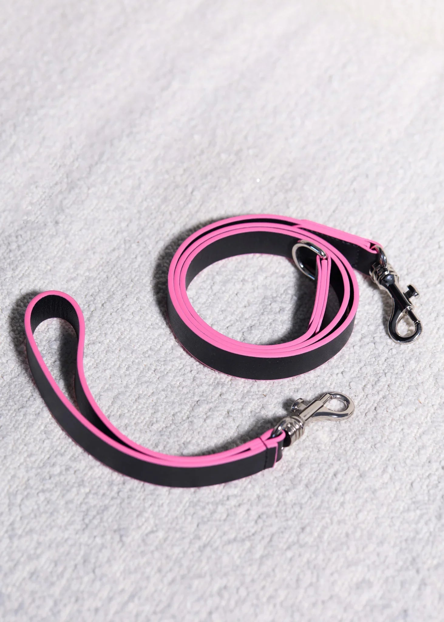 MILO Dog Leash with Raspberry Trim