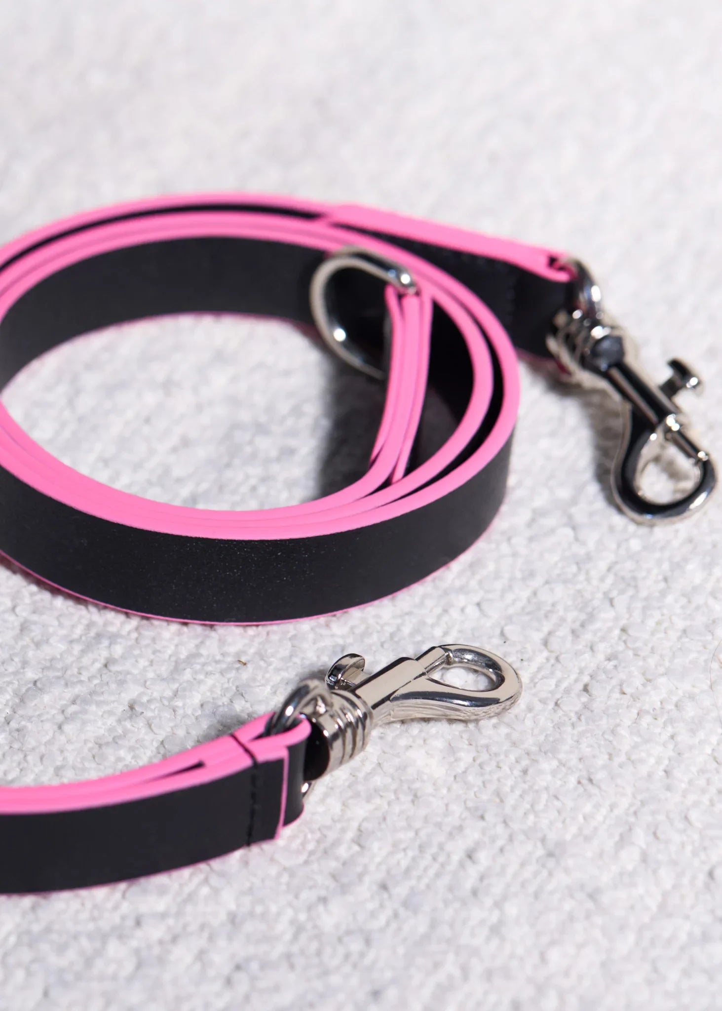 MILO Dog Leash with Raspberry Trim